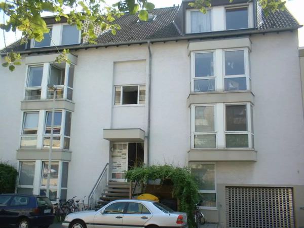 strassenansicht-modernes-helles-studentenapartment-fusslaufig-zur-mensa-endenich-img-7